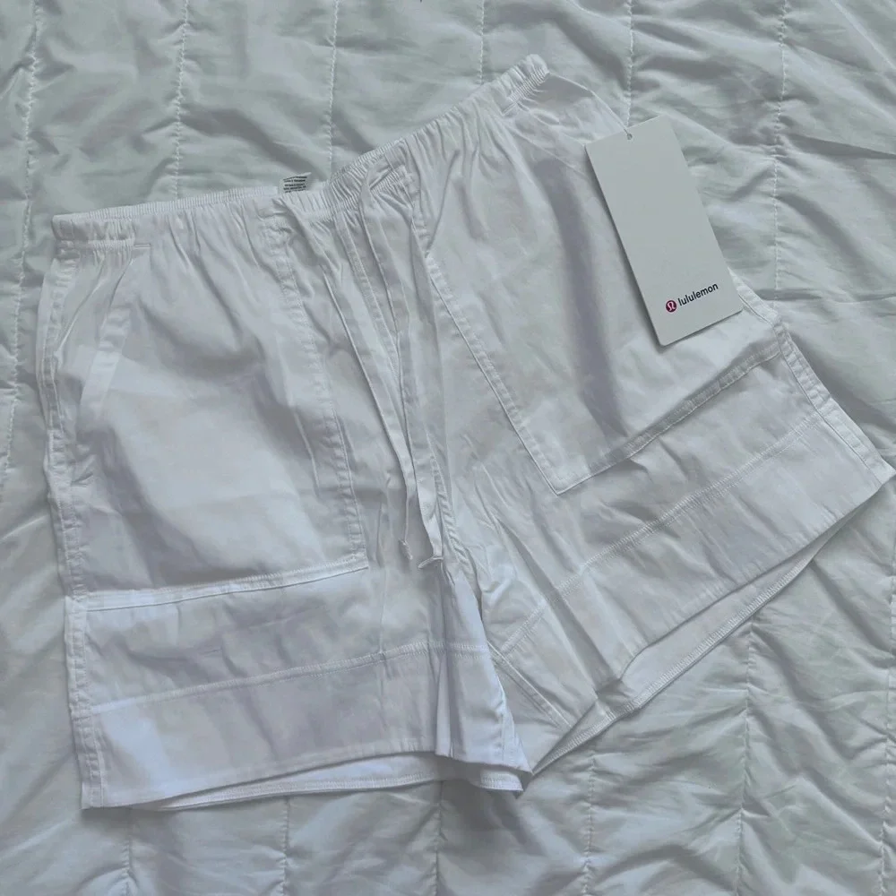 🆕🤍 Lululemon Cotton Blend Poplin High Rise Shorts - White